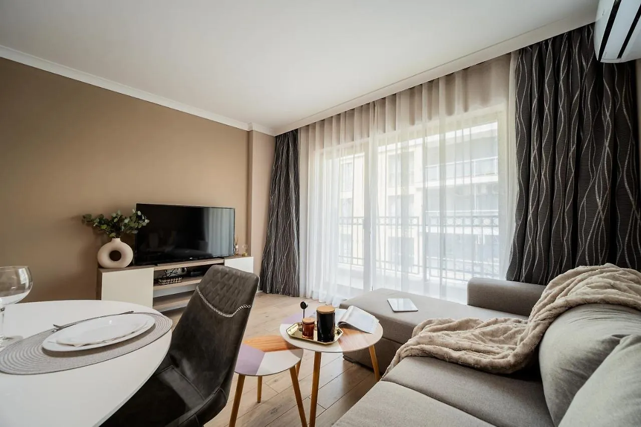 Comfy Luxury Center Apartment ヴァルナ