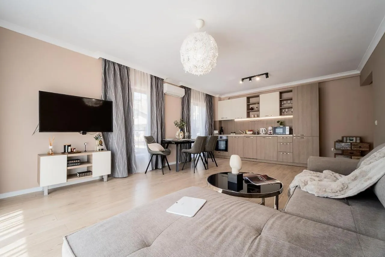 Comfy Luxury Center Apartment ヴァルナ