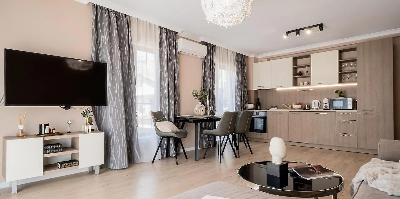 Comfy Luxury Center Apartment ヴァルナ