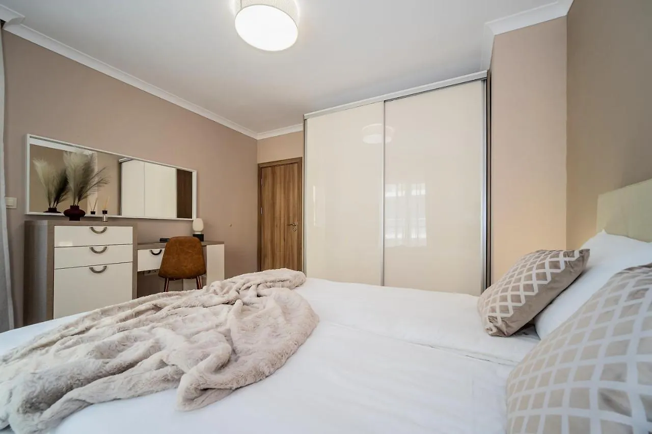 Comfy Luxury Center Apartment ヴァルナ