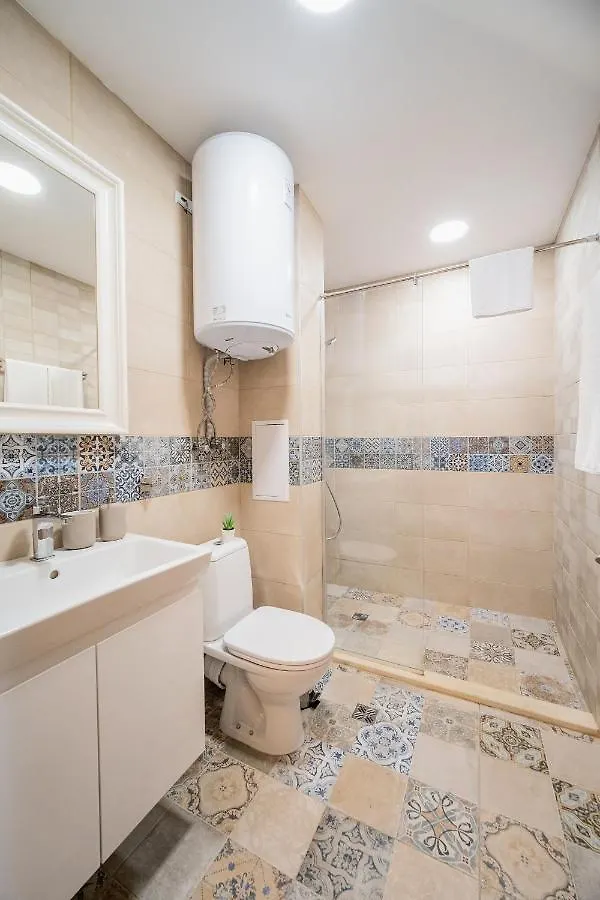 Comfy Luxury Center Apartment ヴァルナ