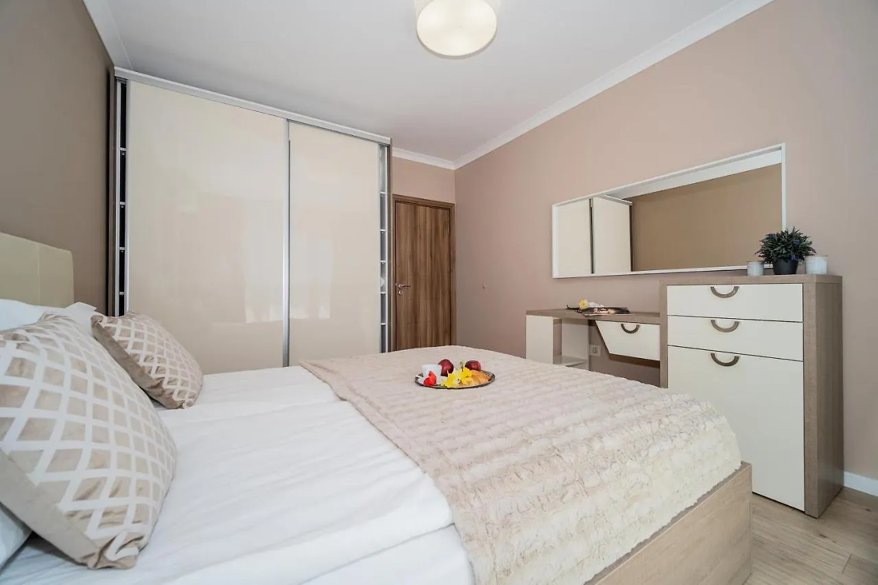 Comfy Luxury Center Apartment ヴァルナ